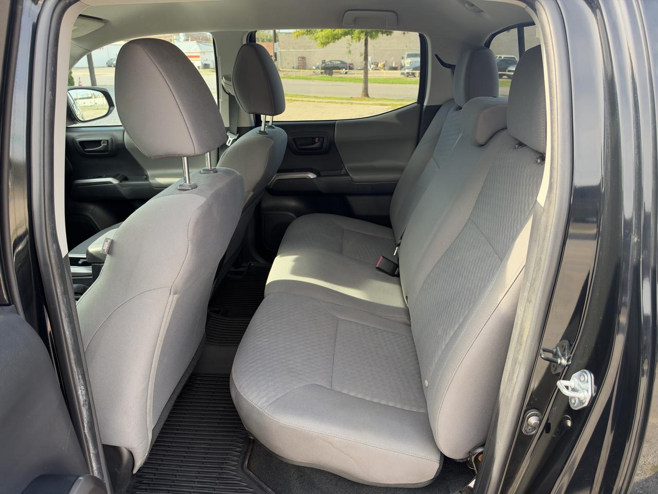 Toyota Tacoma SR5 V6 2022