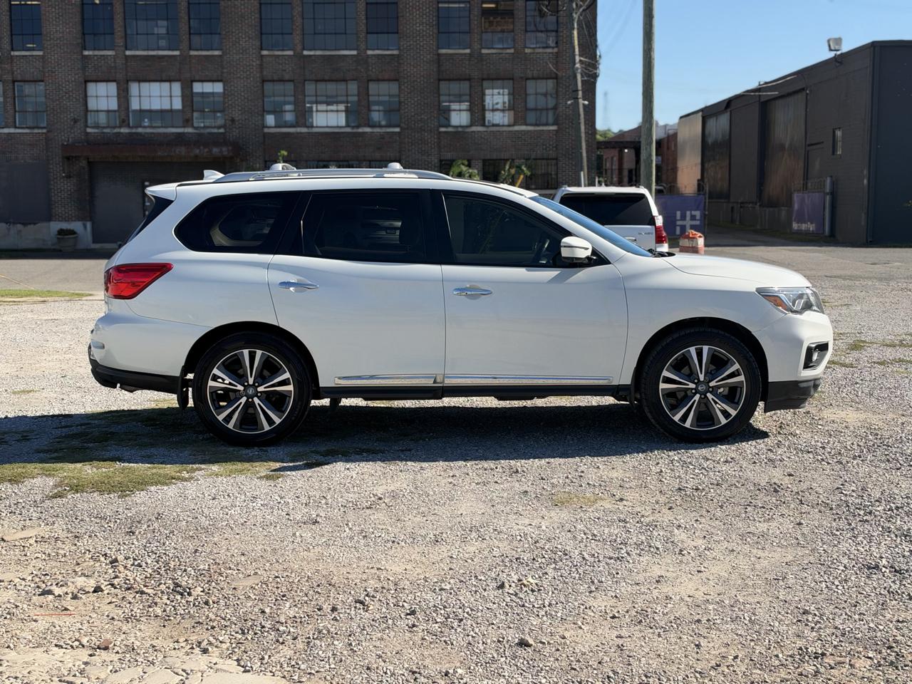 Nissan Pathfinder Platinum 2020