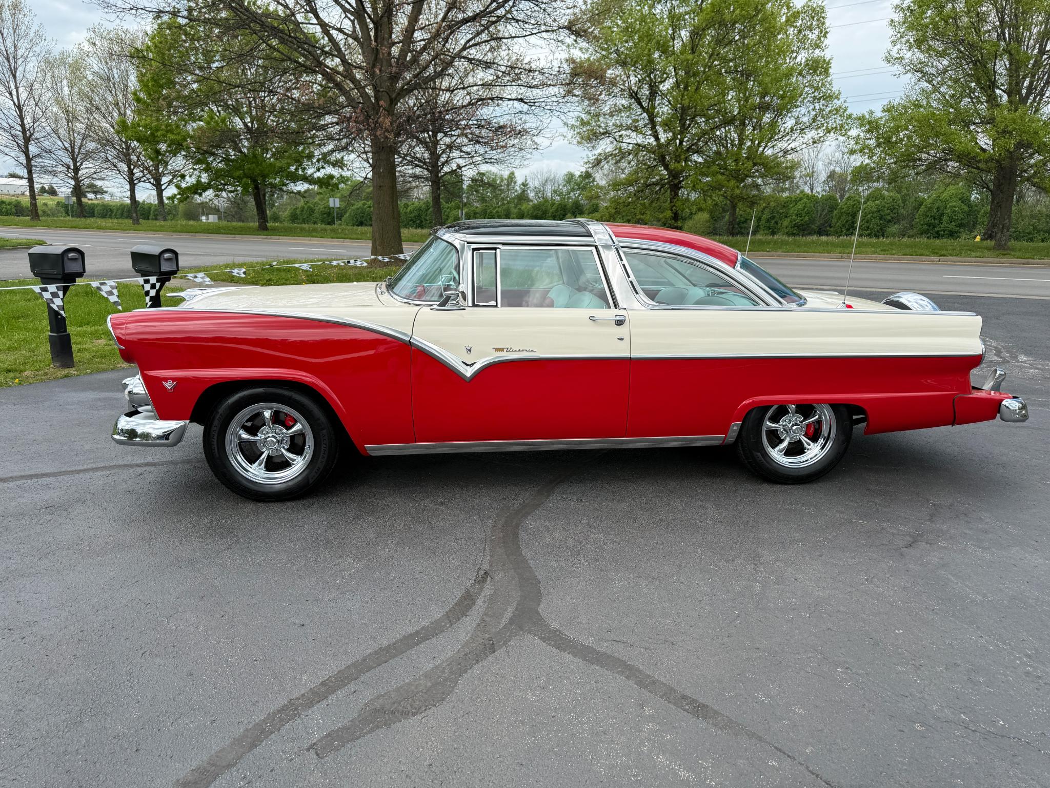 Ford Crown Victoria  1955