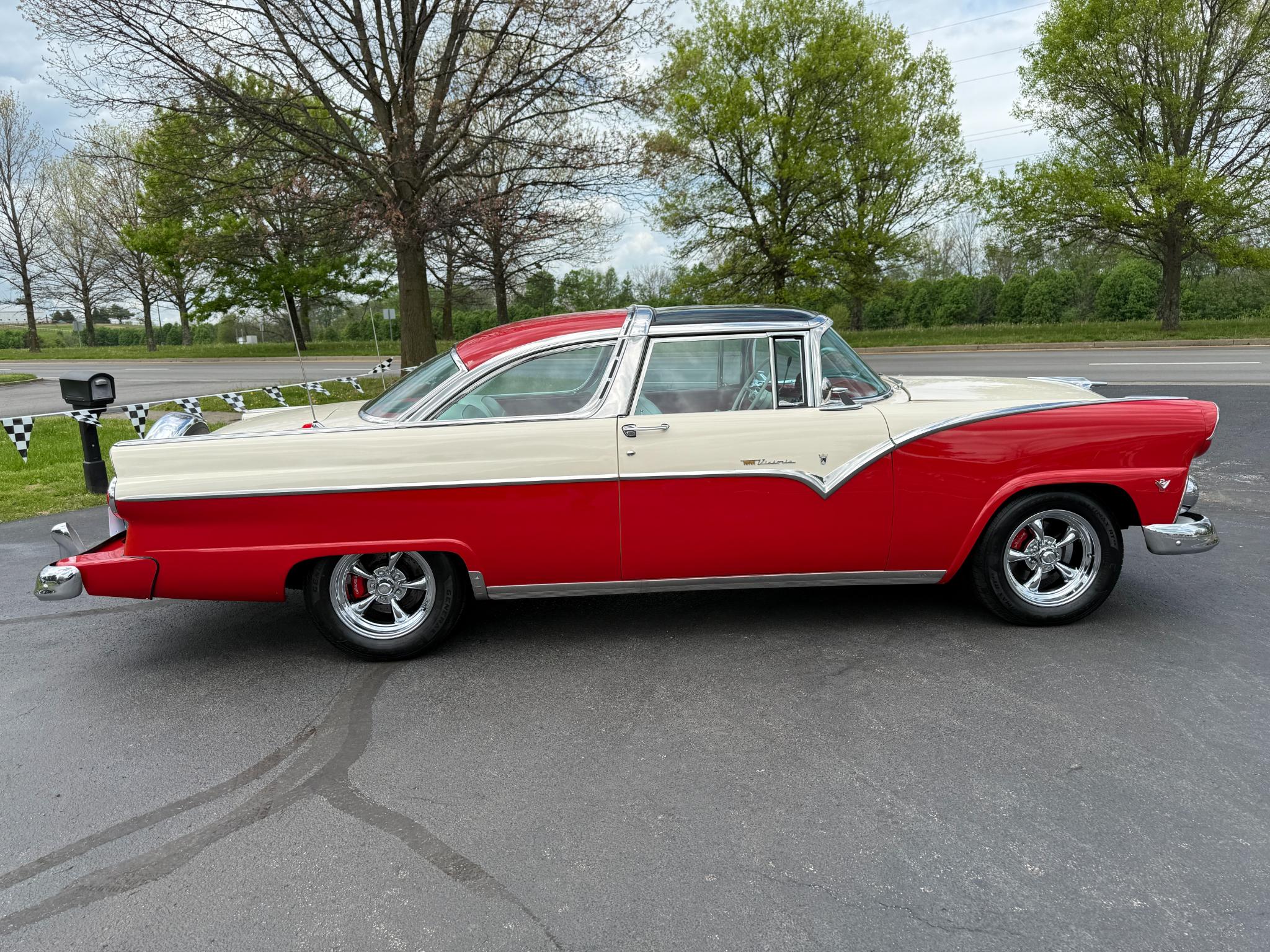 Ford Crown Victoria  1955