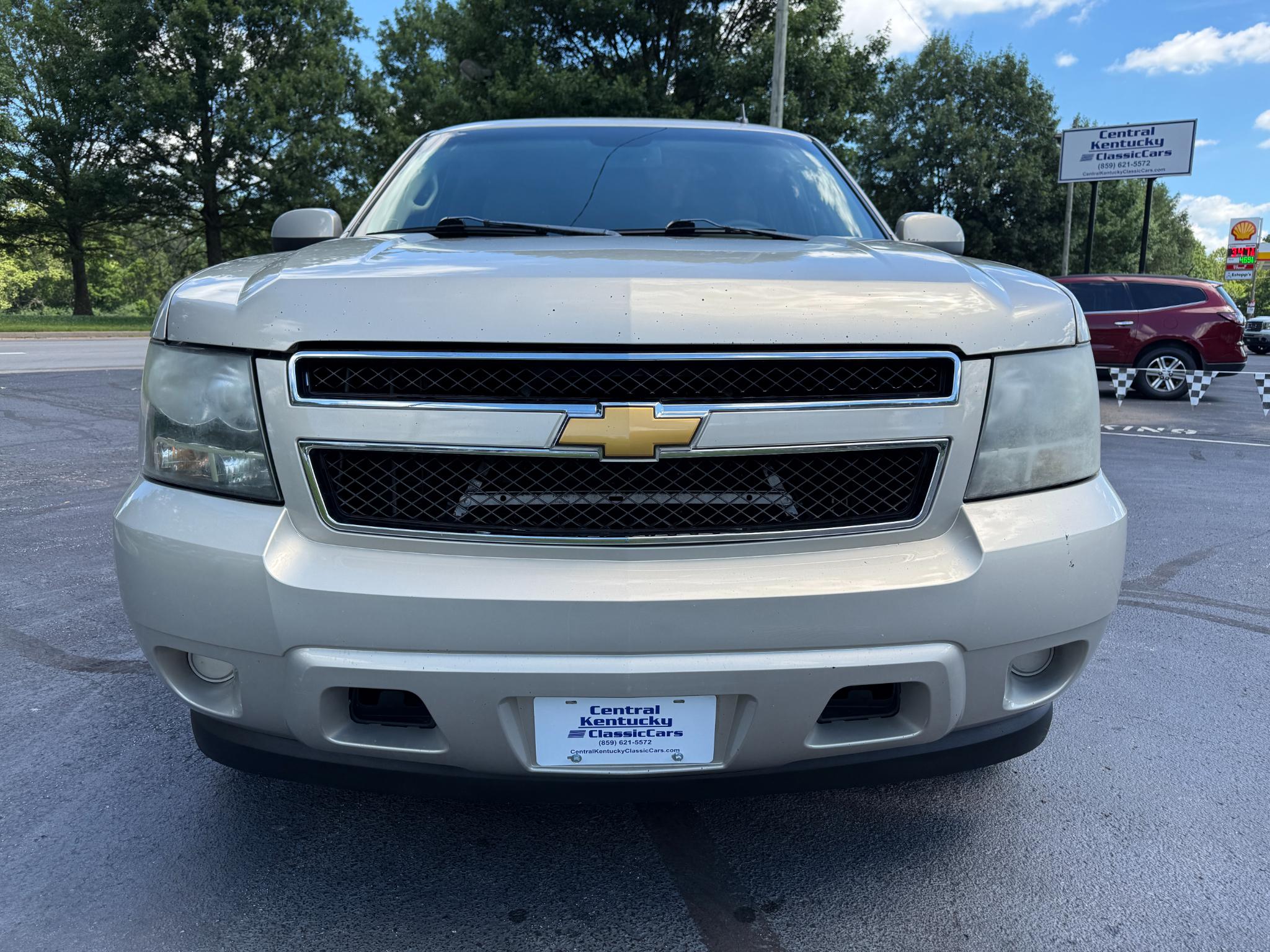 Chevrolet Suburban LS 2011