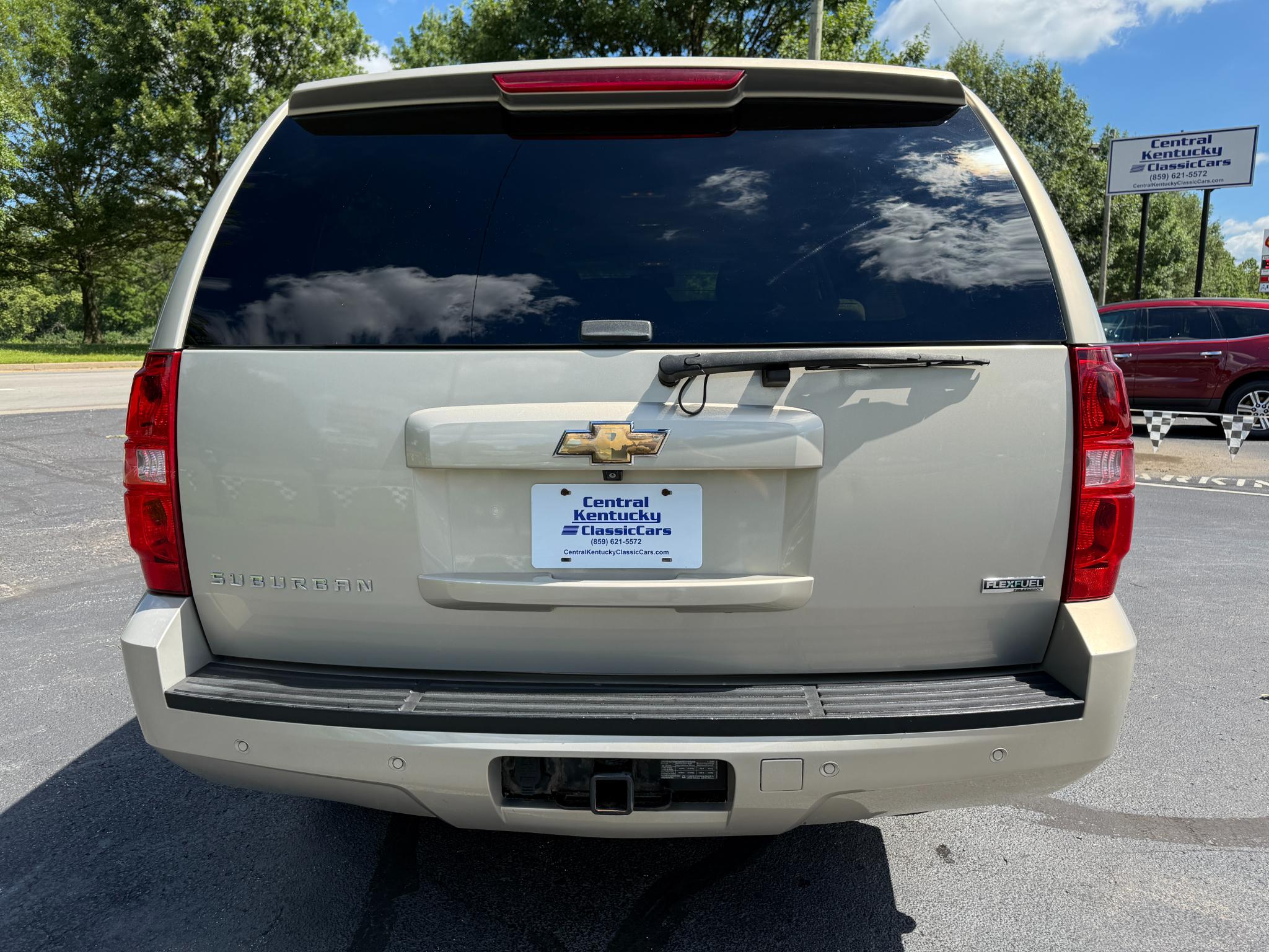 Chevrolet Suburban LS 2011