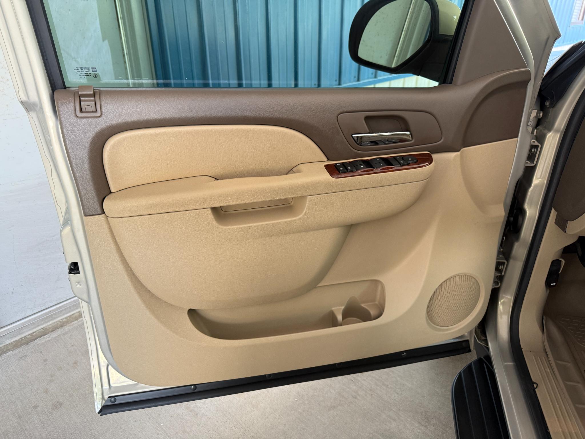 Chevrolet Suburban LS 2011