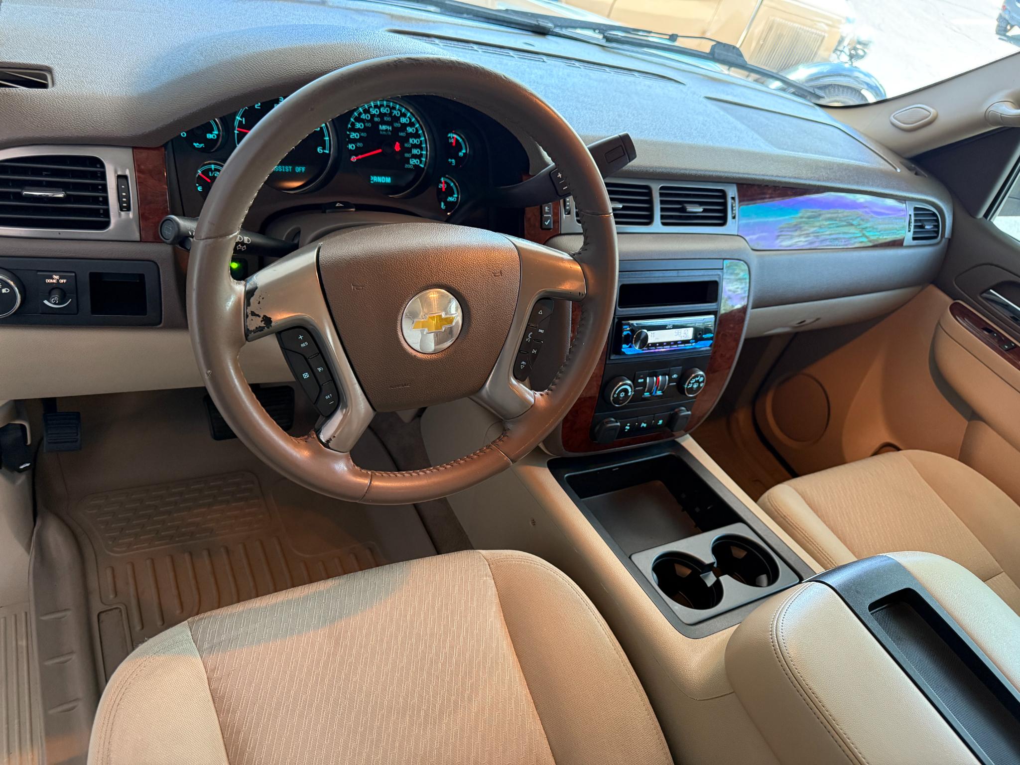 Chevrolet Suburban LS 2011