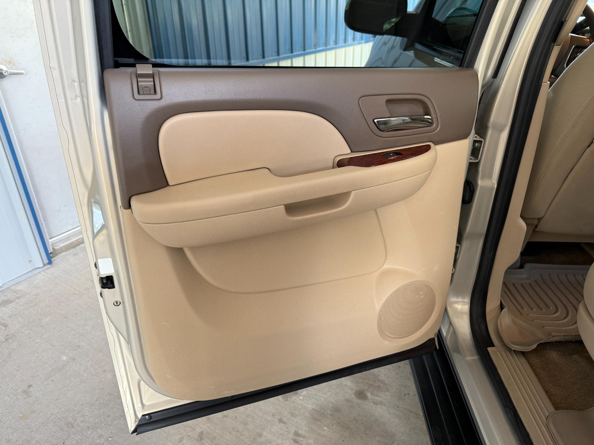Chevrolet Suburban LS 2011