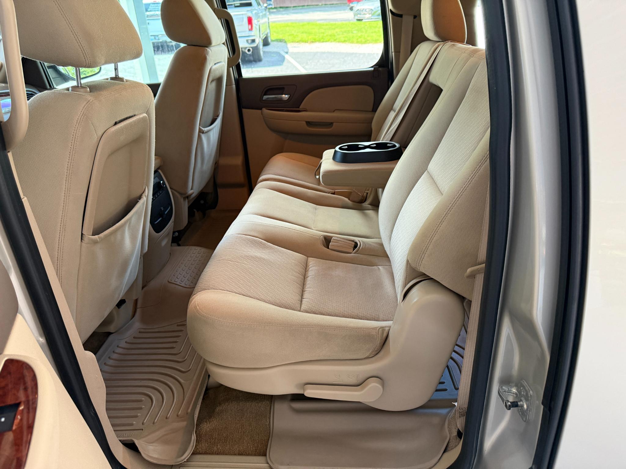 Chevrolet Suburban LS 2011