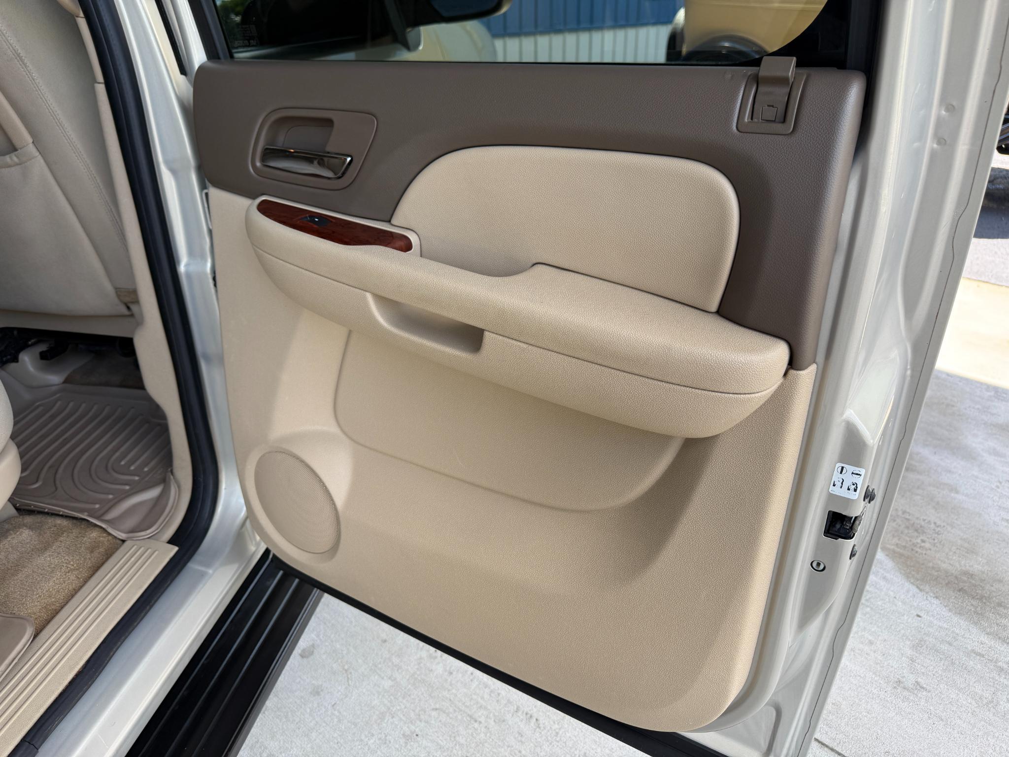 Chevrolet Suburban LS 2011