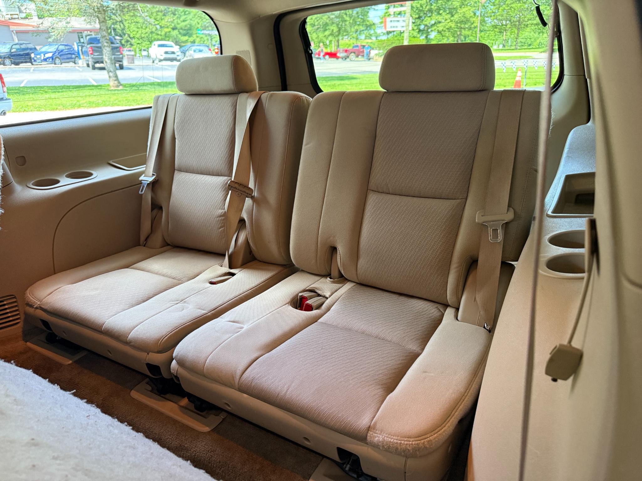 Chevrolet Suburban LS 2011