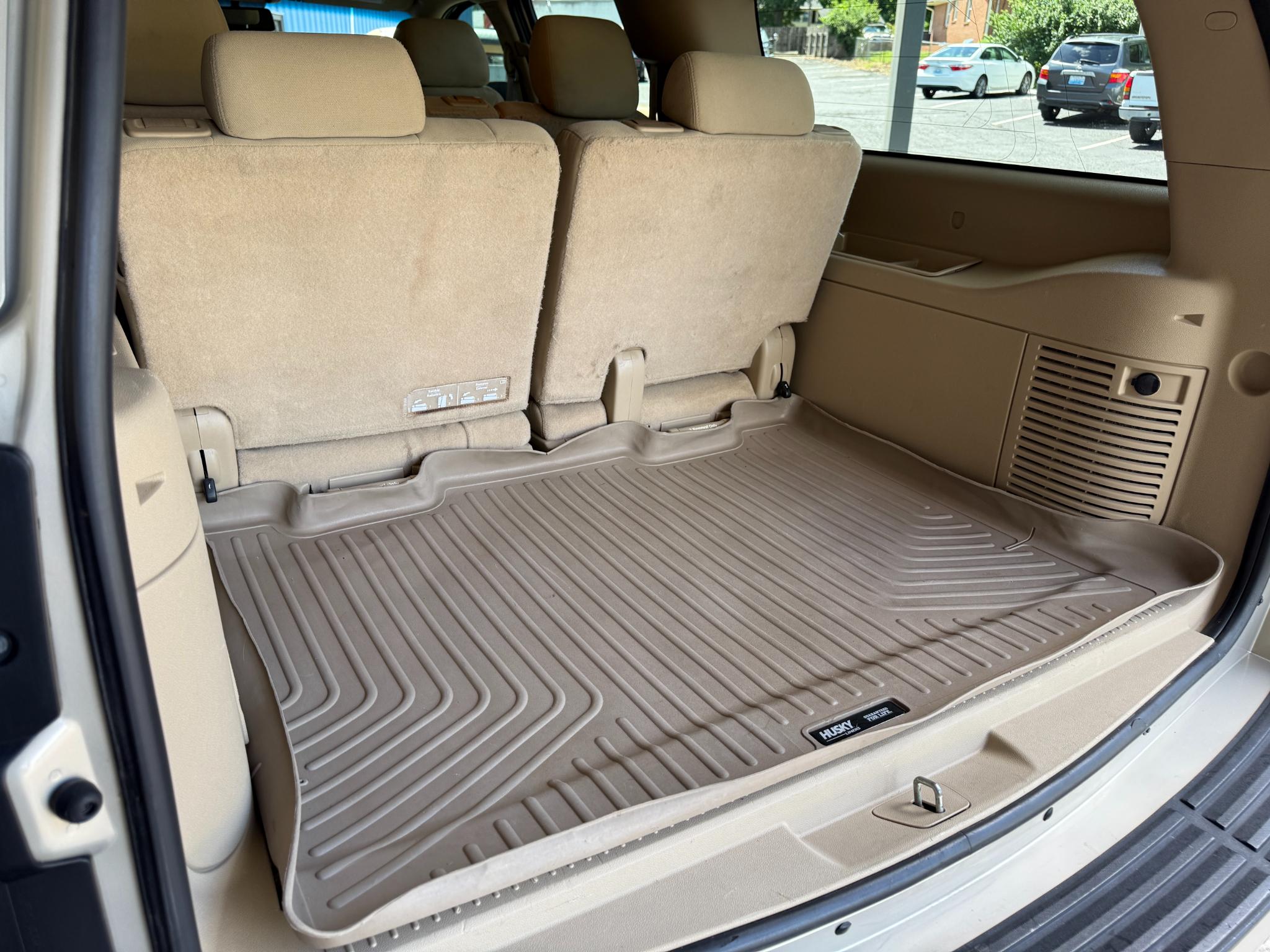 Chevrolet Suburban LS 2011