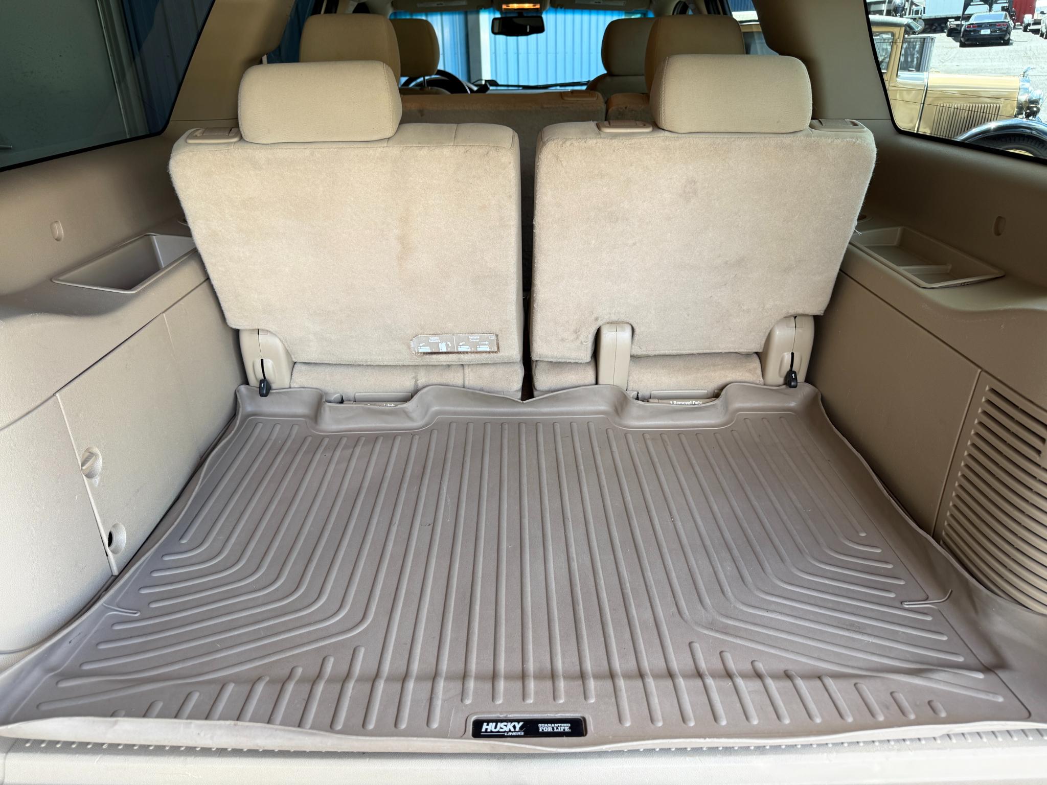 Chevrolet Suburban LS 2011