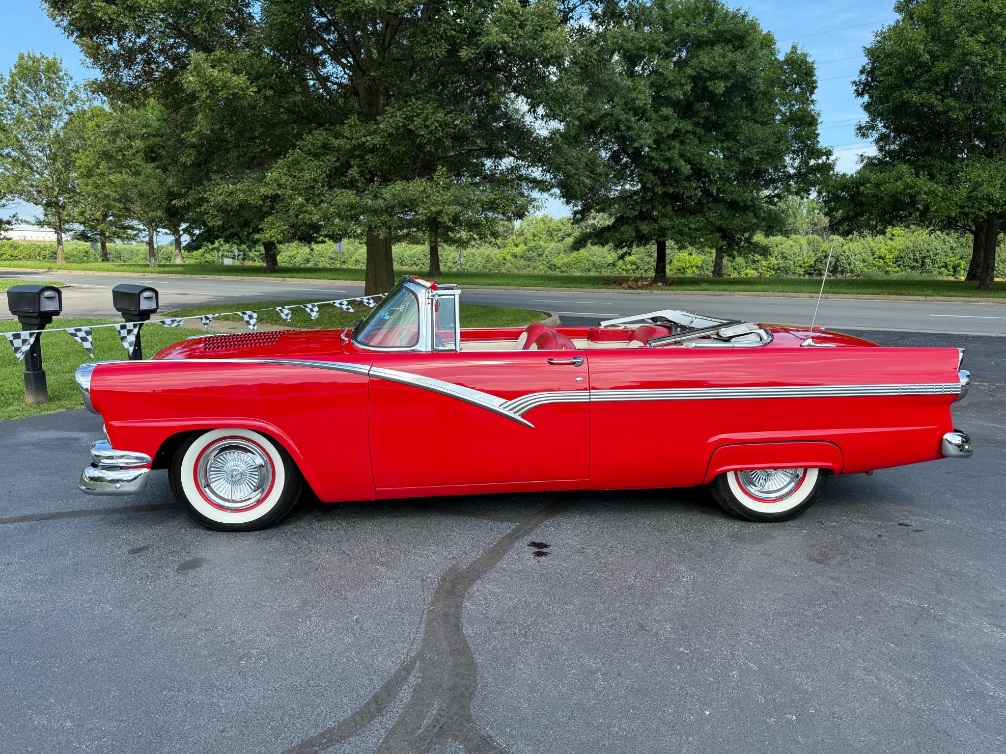 Ford Fairlane Sunliner Convertible  1956