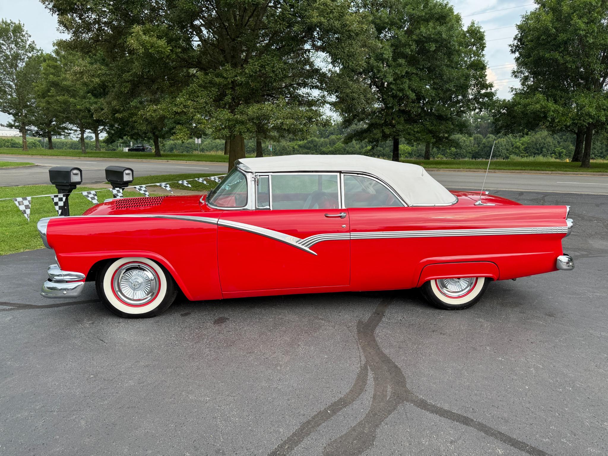 Ford Fairlane Sunliner Convertible  1956