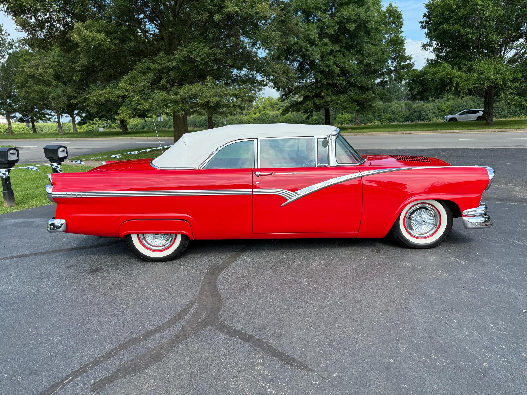 Ford Fairlane Sunliner Convertible  1956
