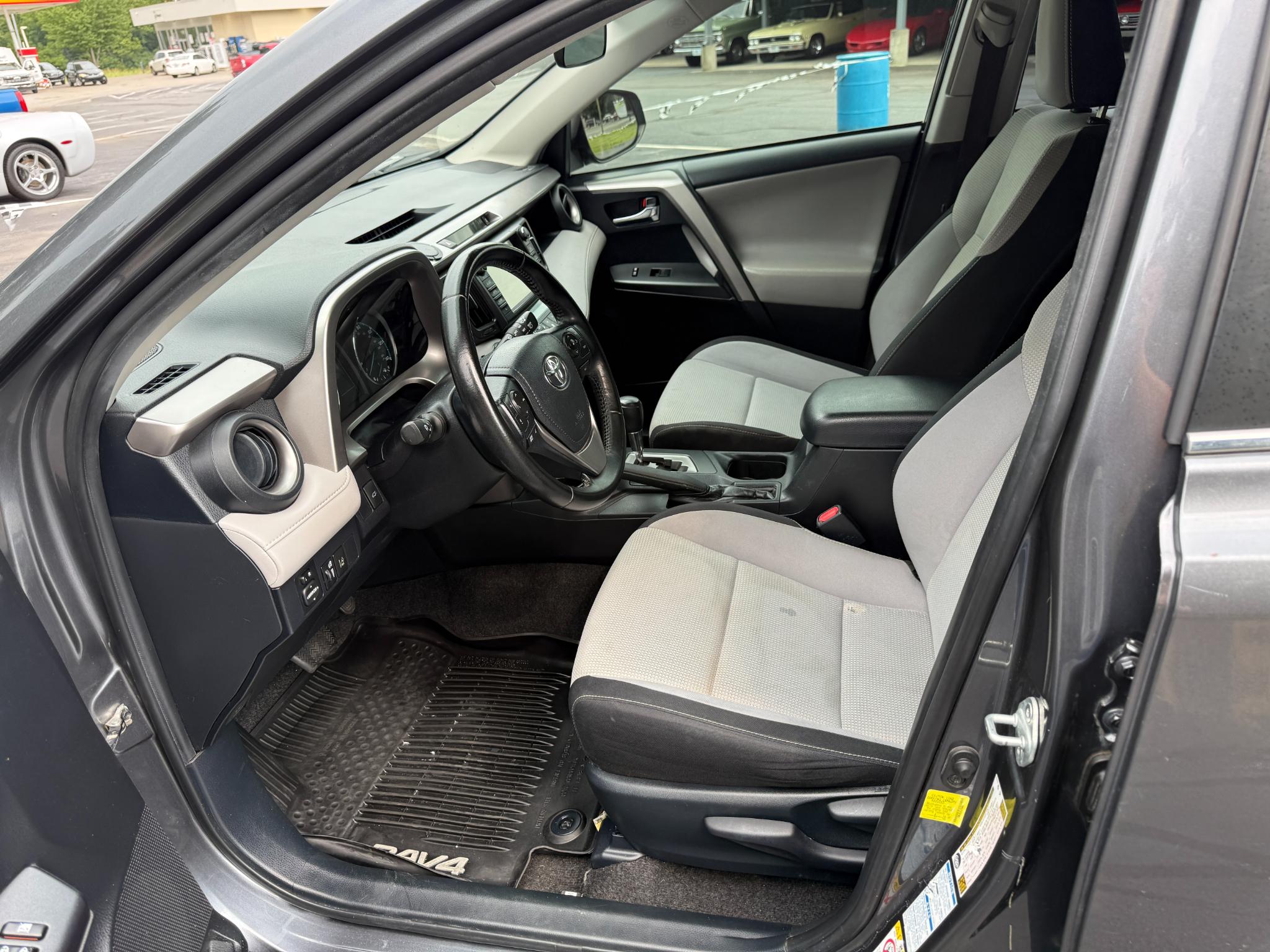 Toyota RAV4 Hybrid XLE 2018