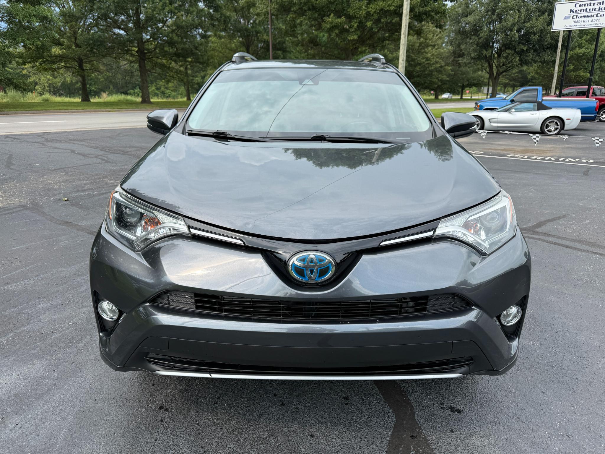 Toyota RAV4 Hybrid XLE 2018