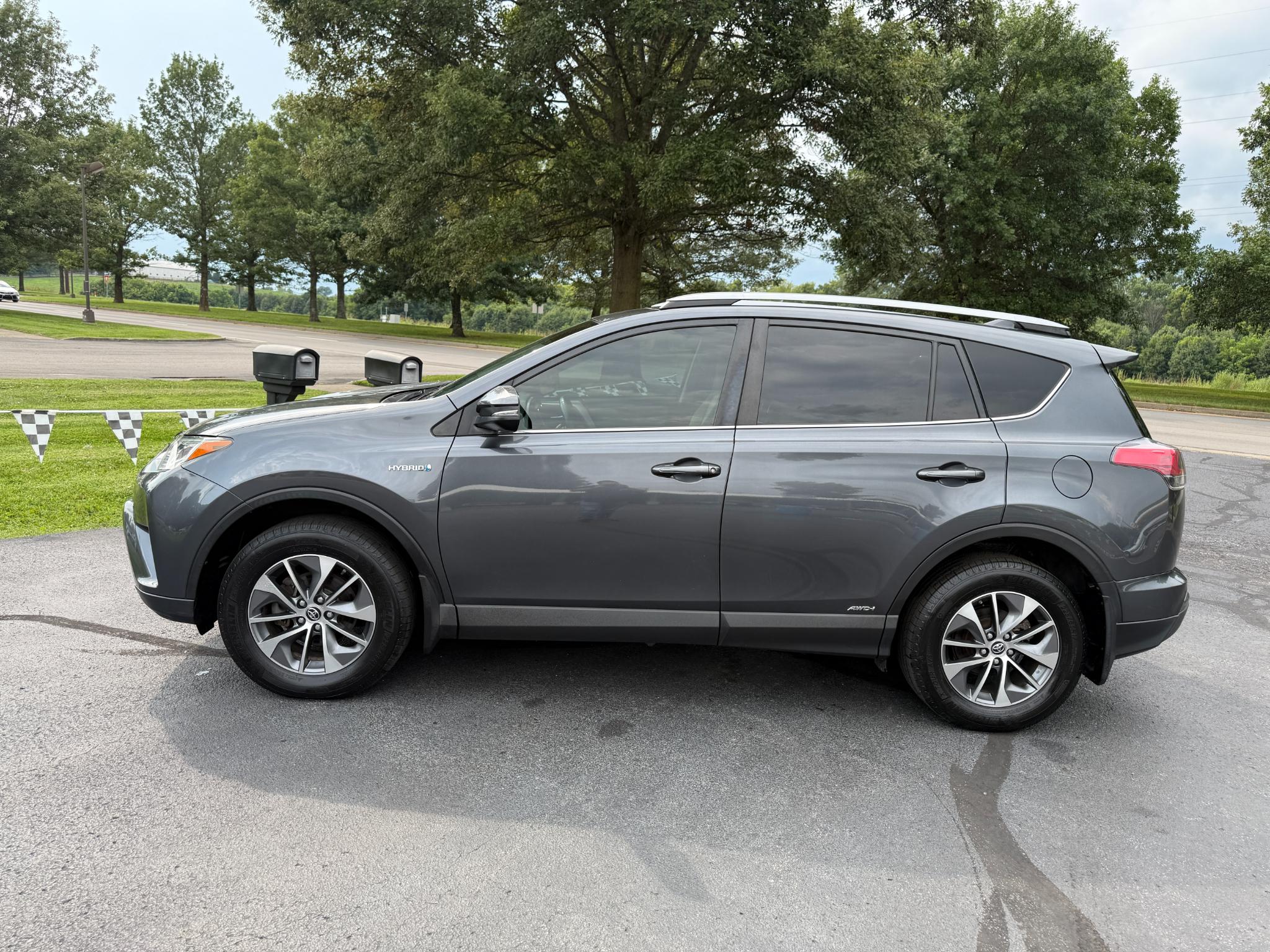 Toyota RAV4 Hybrid XLE 2018