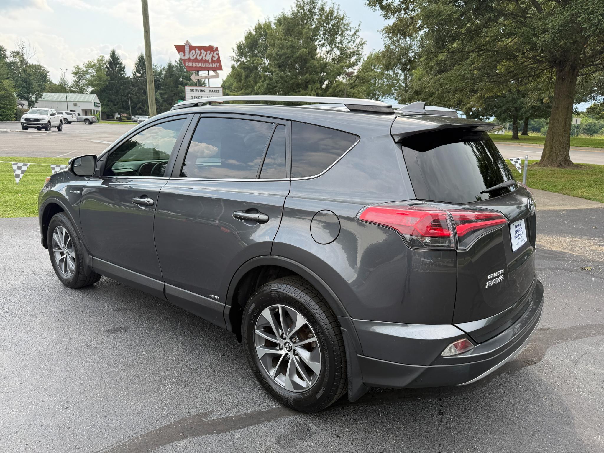 Toyota RAV4 Hybrid XLE 2018