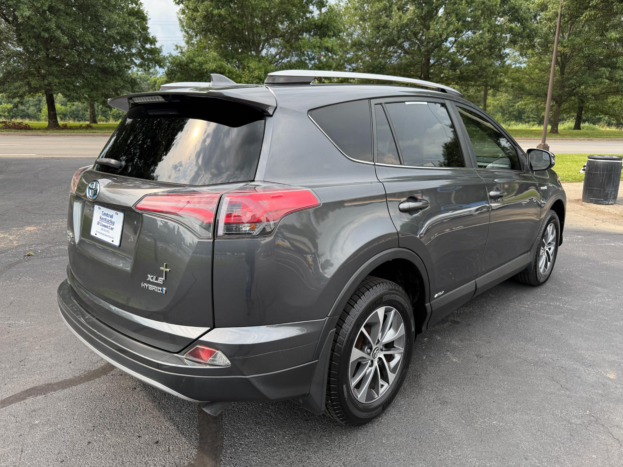 Toyota RAV4 Hybrid XLE 2018