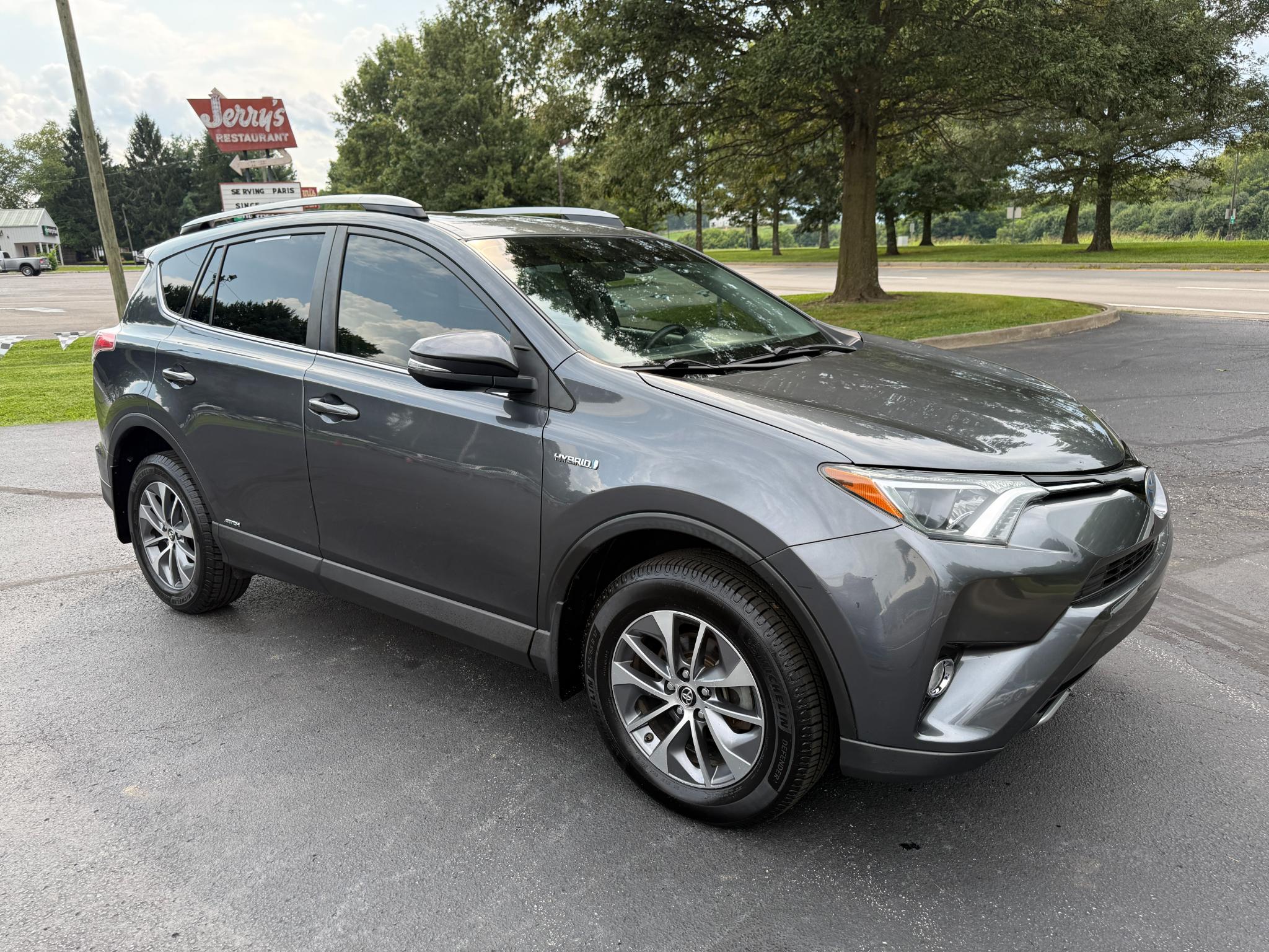 Toyota RAV4 Hybrid XLE 2018