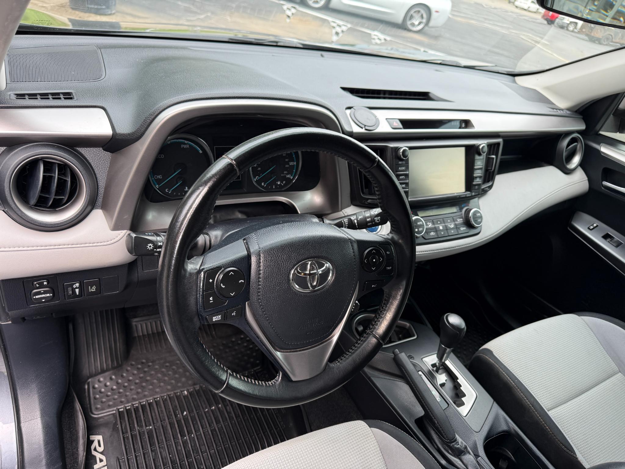 Toyota RAV4 Hybrid XLE 2018