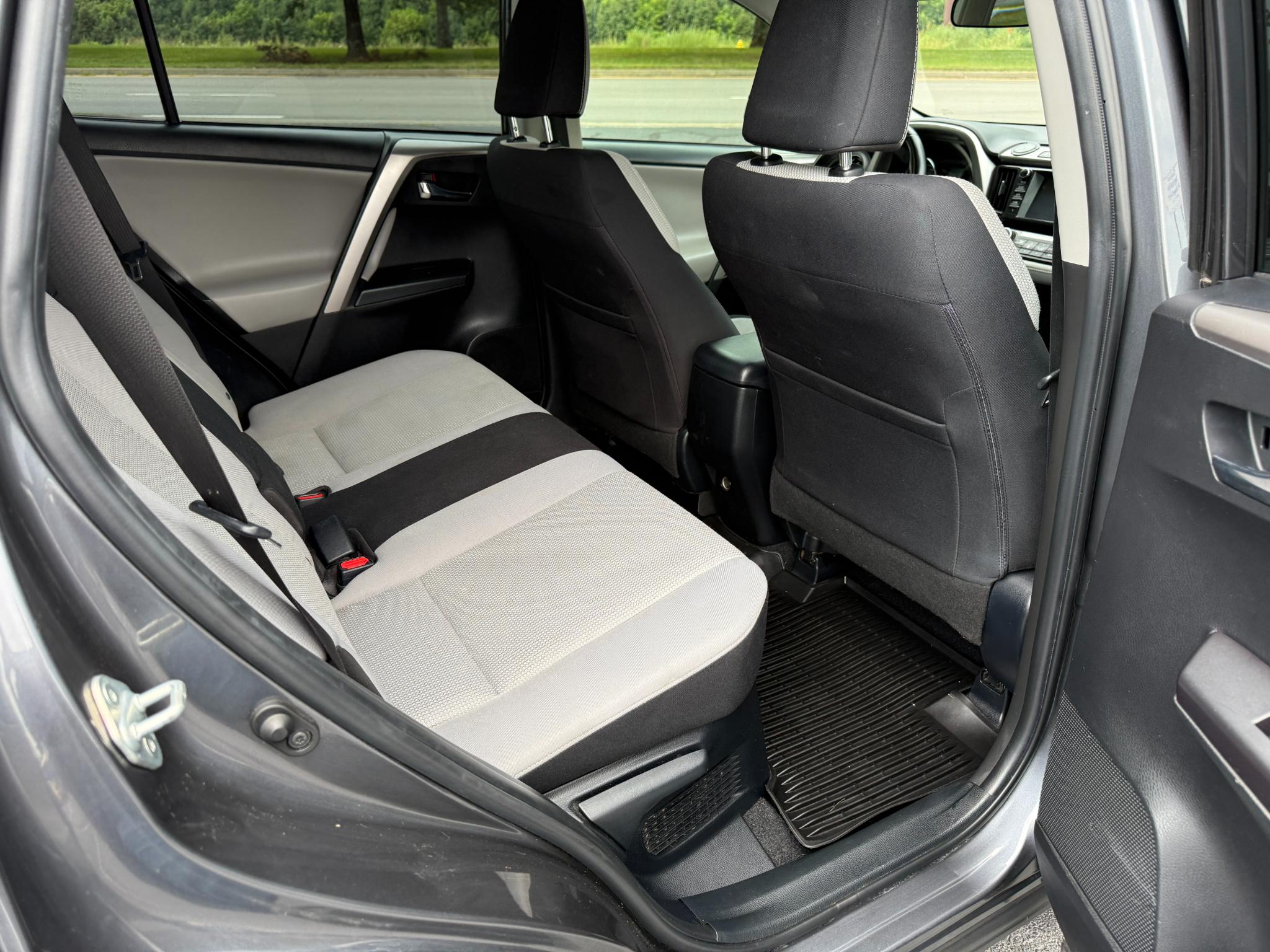 Toyota RAV4 Hybrid XLE 2018