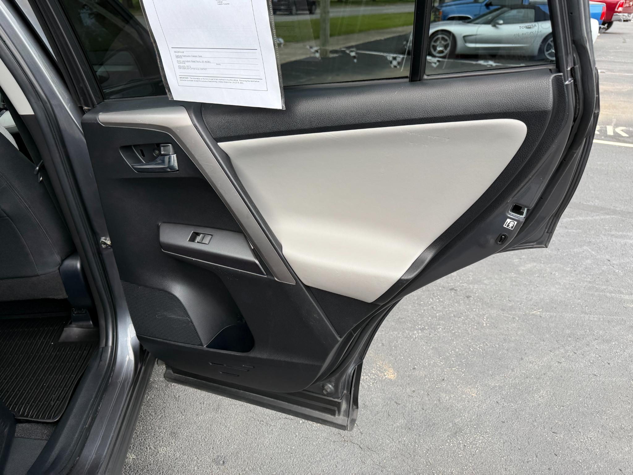 Toyota RAV4 Hybrid XLE 2018