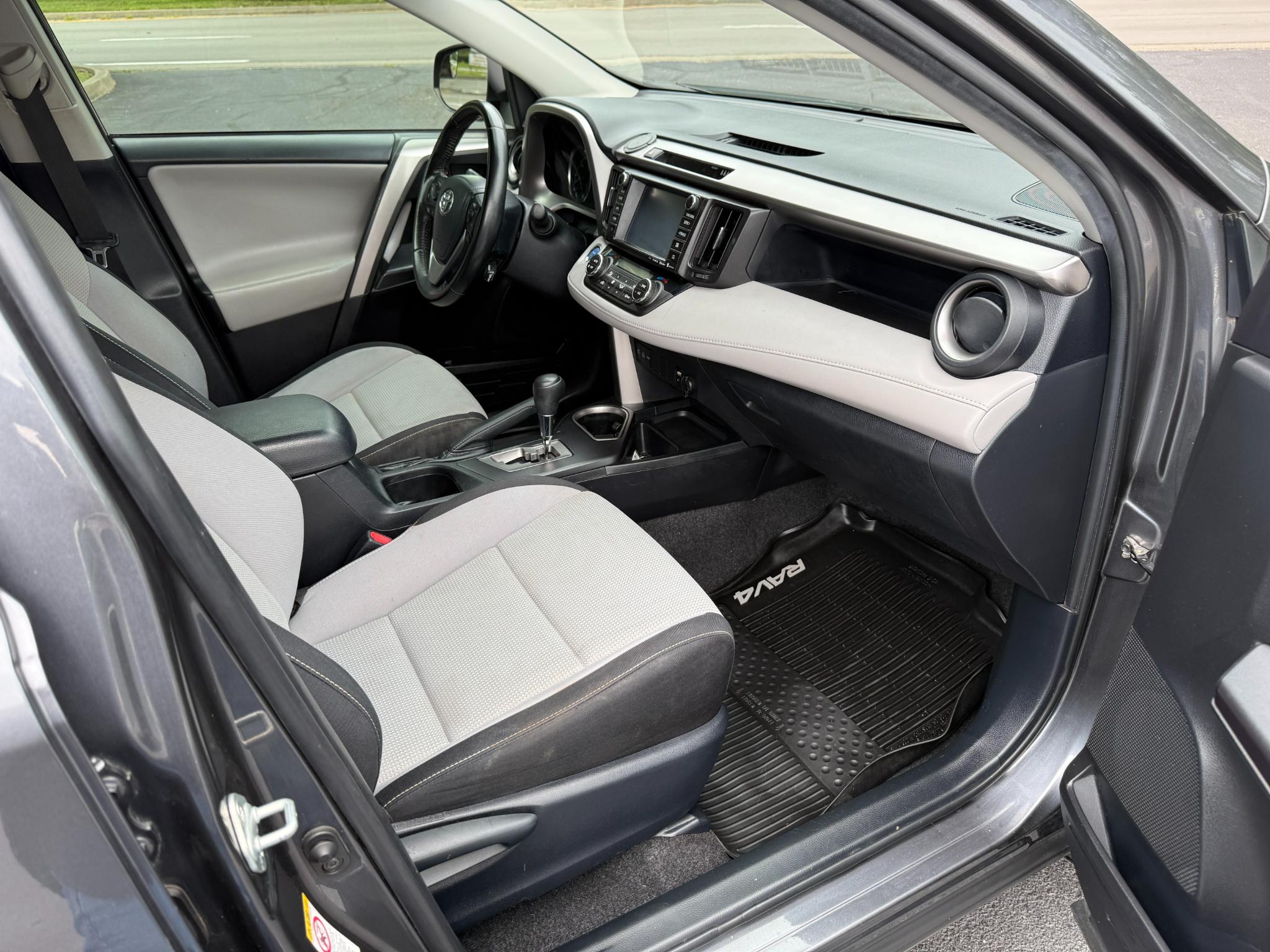 Toyota RAV4 Hybrid XLE 2018