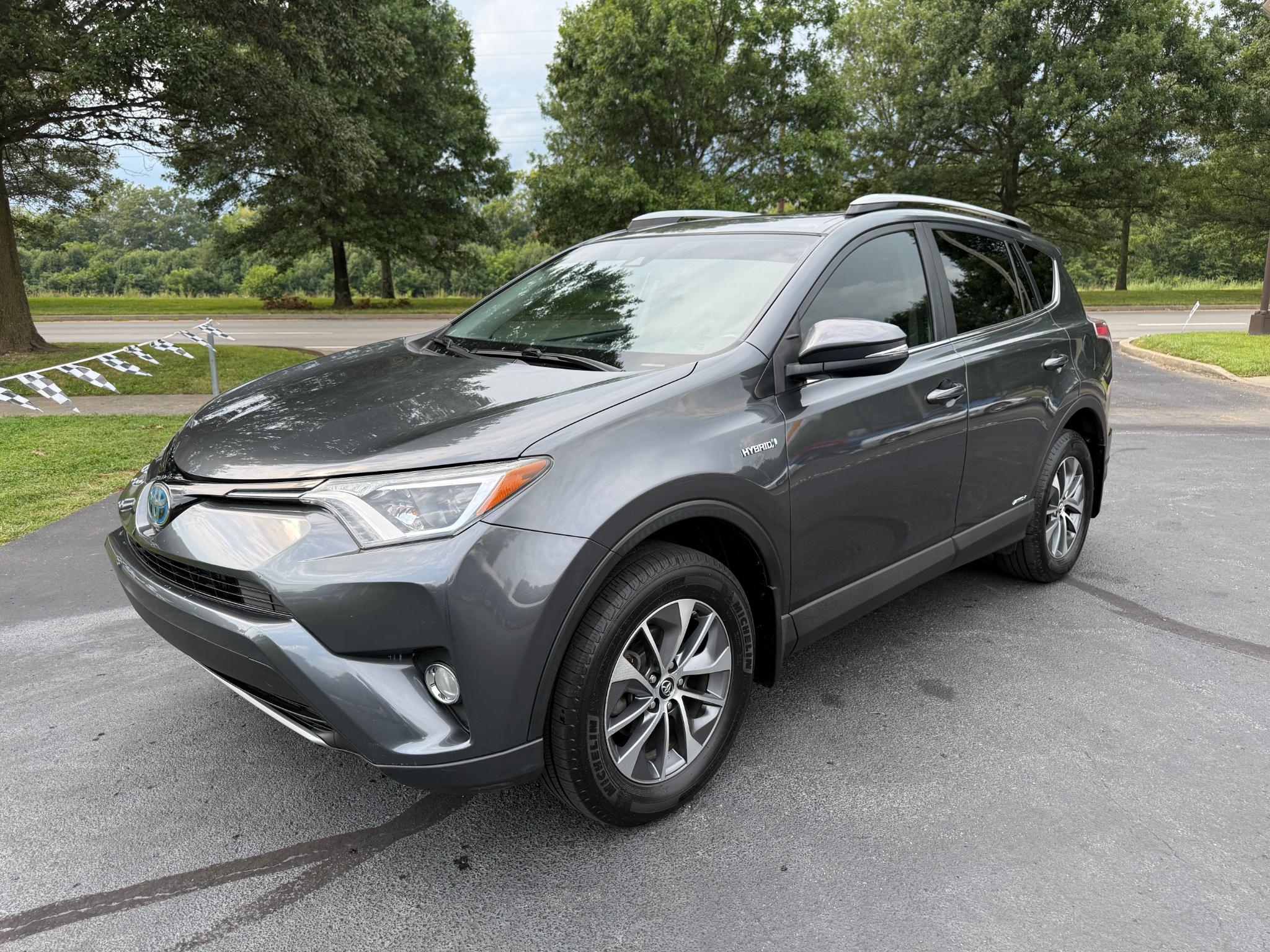Toyota RAV4 Hybrid XLE 2018