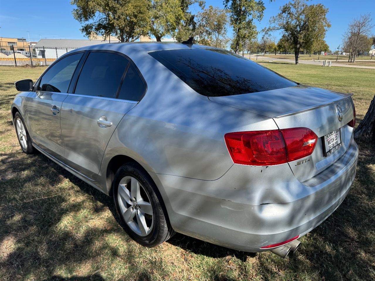 2011 Volkswagen Jetta SEL TDI photo 2