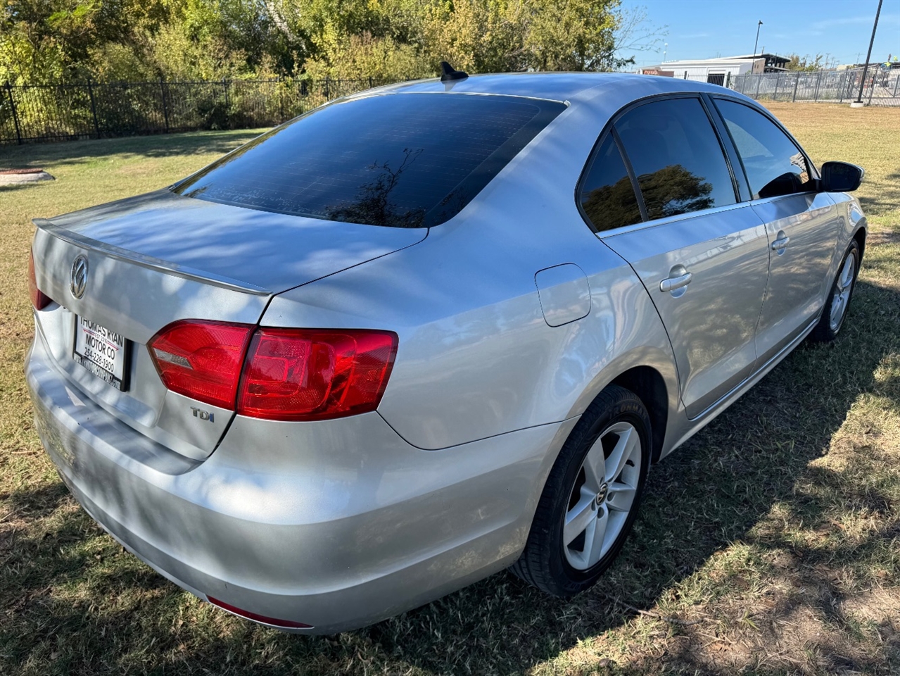 2011 Volkswagen Jetta SEL TDI photo 3