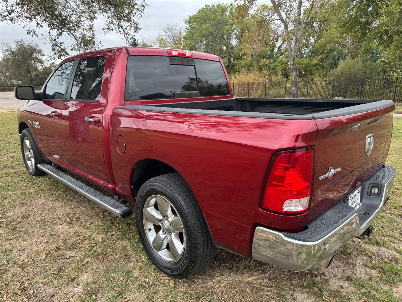 2015 Ram 1500 SLT photo 3