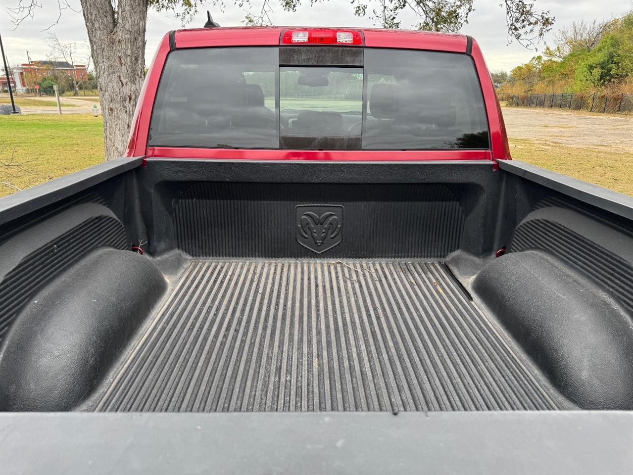 2015 Ram 1500 SLT photo 4