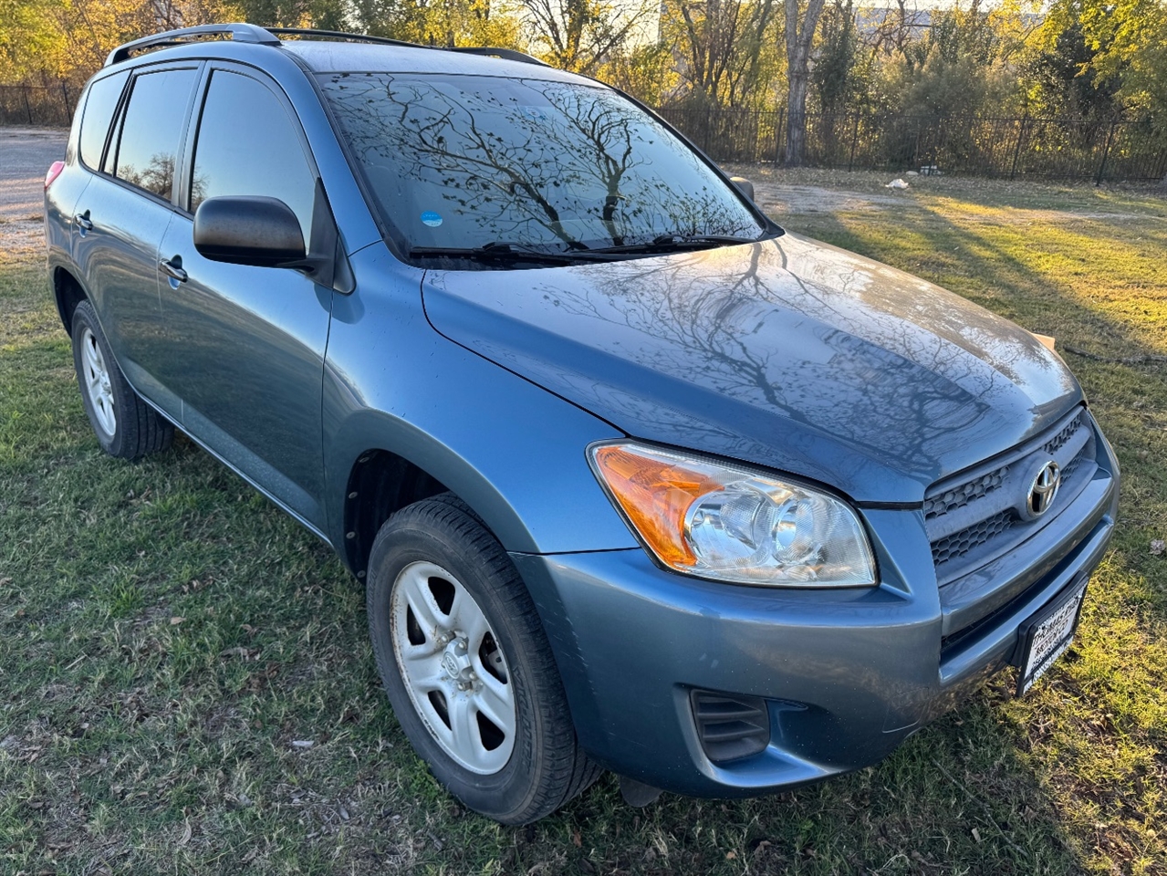 Toyota RAV4 Base I4 2WD 2012