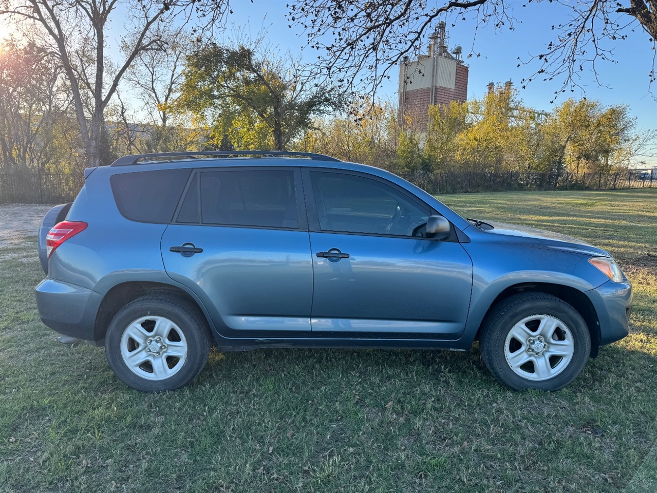 Toyota RAV4 Base I4 2WD 2012