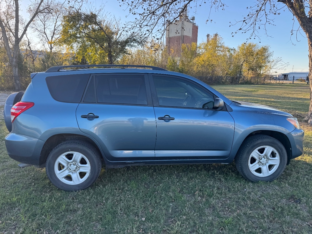 Toyota RAV4 Base I4 2WD 2012