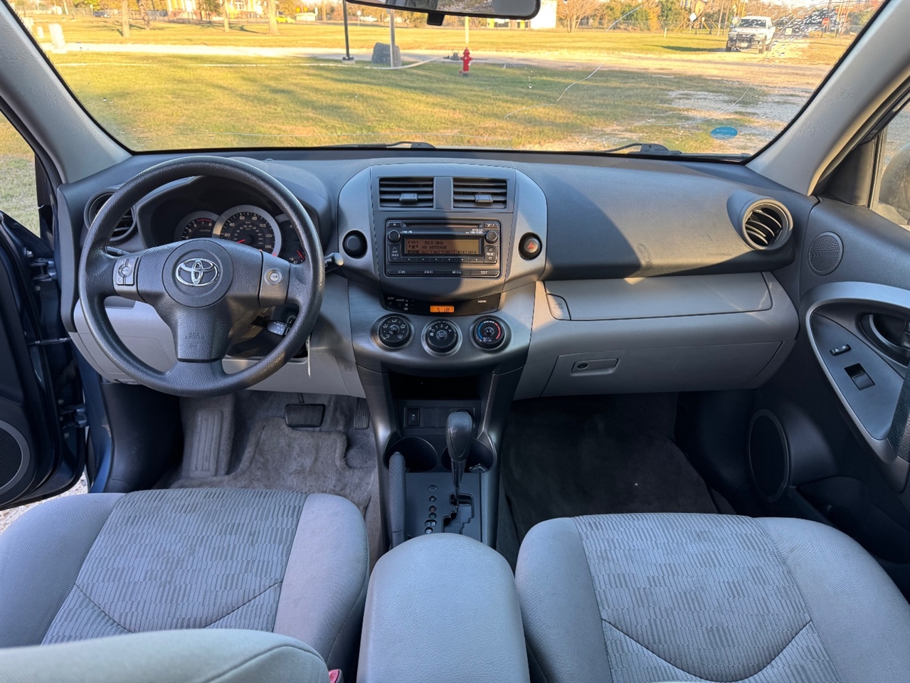 Toyota RAV4 Base I4 2WD 2012