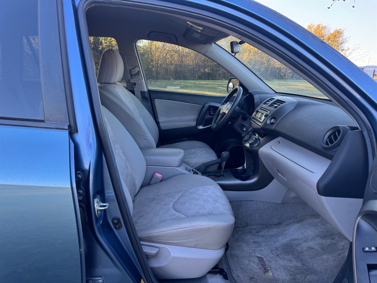 Toyota RAV4 Base I4 2WD 2012