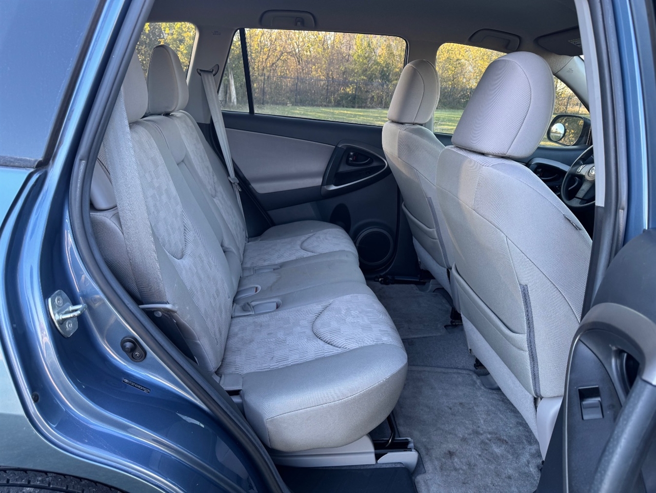 Toyota RAV4 Base I4 2WD 2012