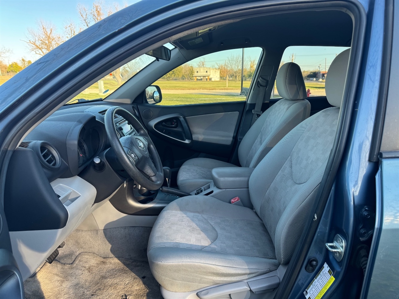 Toyota RAV4 Base I4 2WD 2012