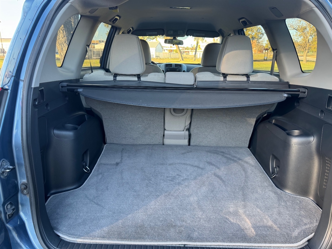 Toyota RAV4 Base I4 2WD 2012