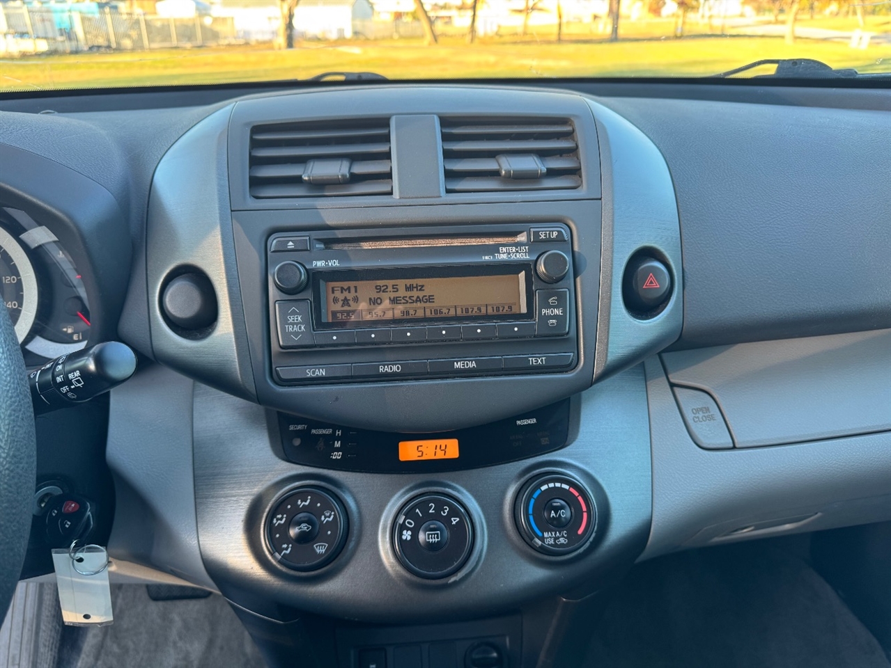 Toyota RAV4 Base I4 2WD 2012