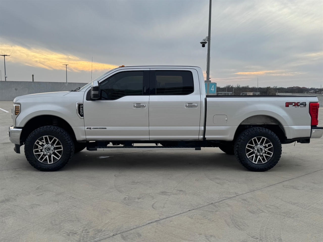 Ford F-250 SD XLT Crew Cab 4WD 2019
