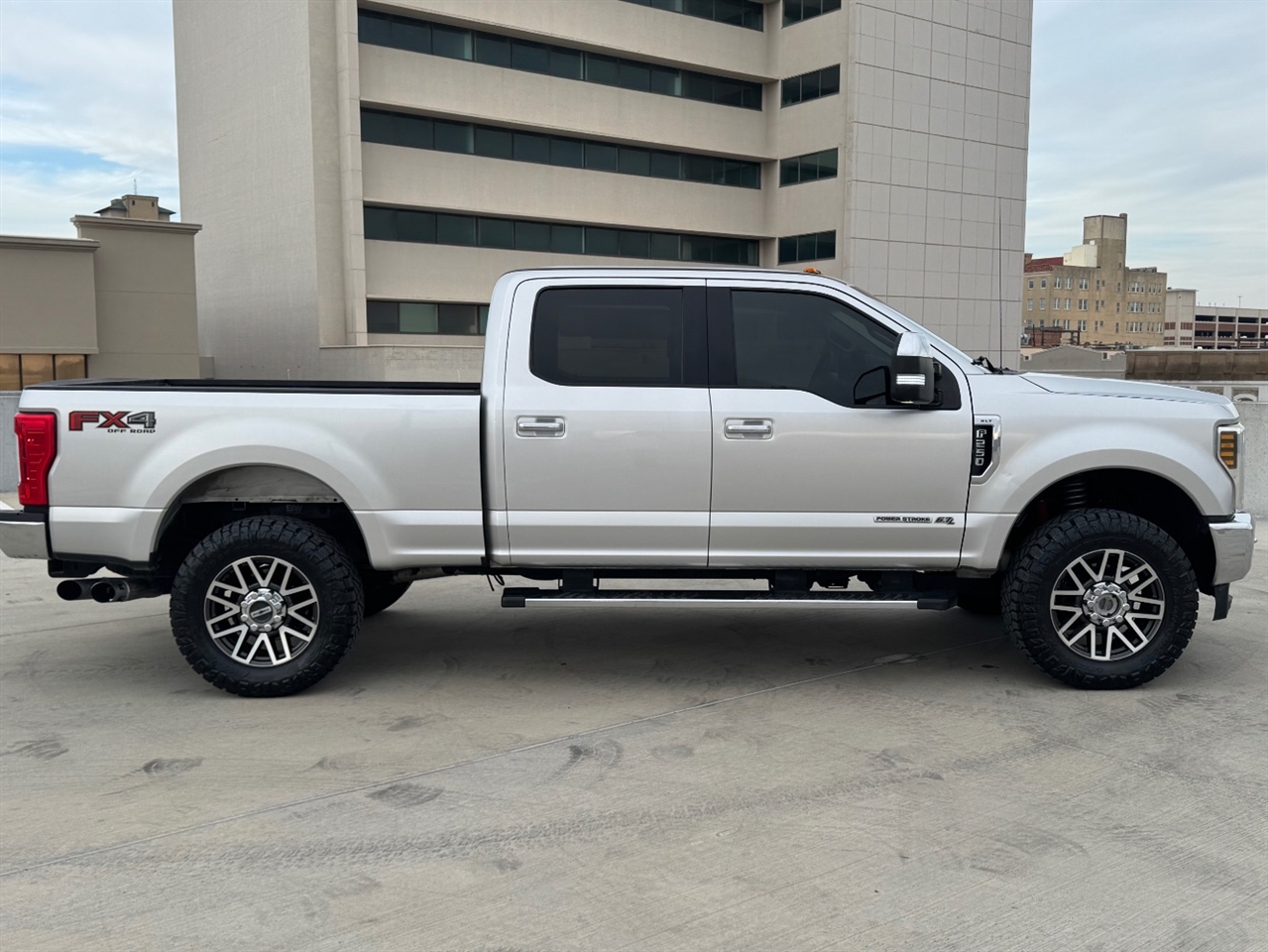 Ford F-250 SD XLT Crew Cab 4WD 2019
