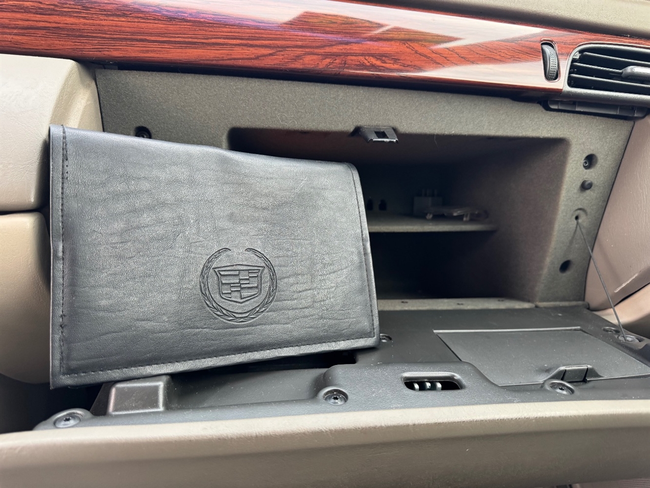 Cadillac DeVille Sedan 2005