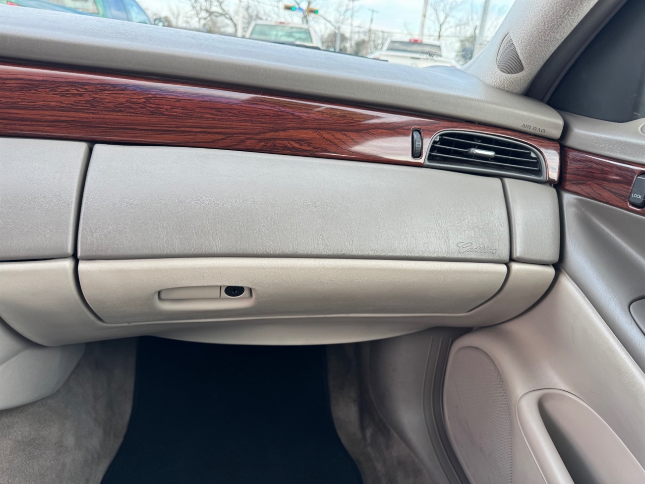 Cadillac DeVille Sedan 2005