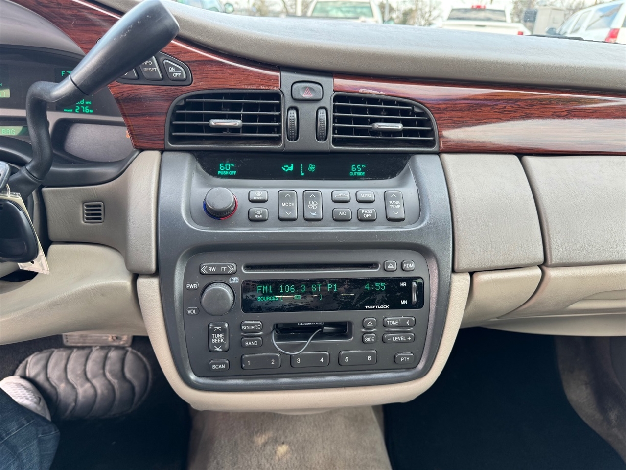 Cadillac DeVille Sedan 2005