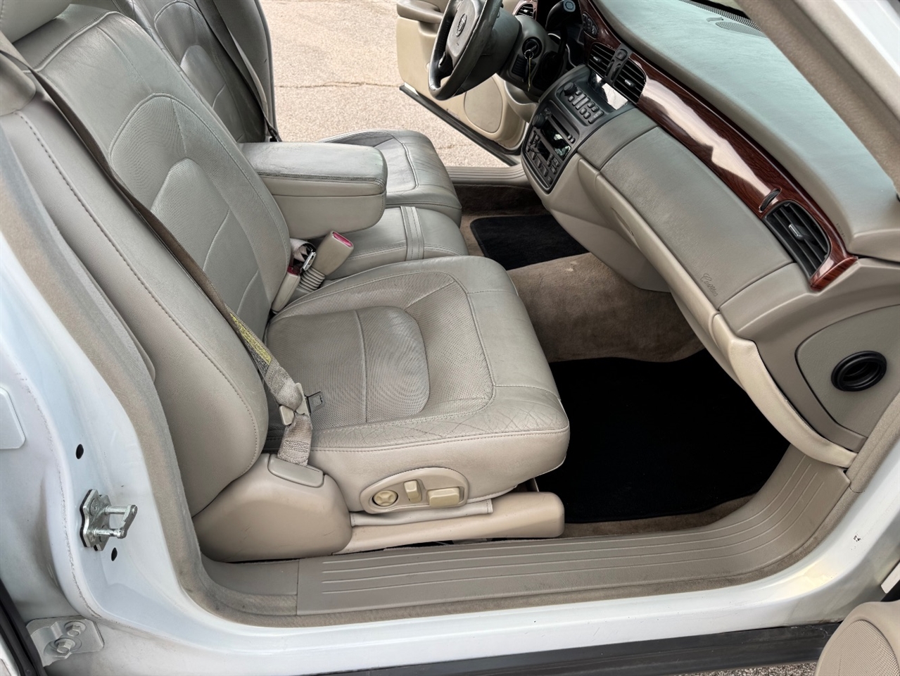 Cadillac DeVille Sedan 2005