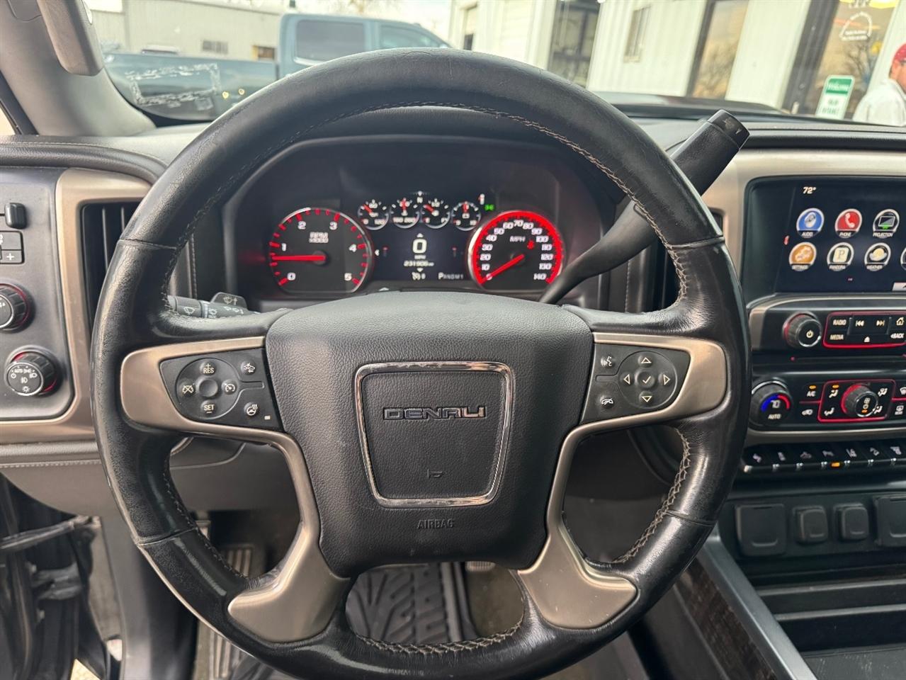 GMC Sierra 2500HD Denali Crew Cab 4WD 2016