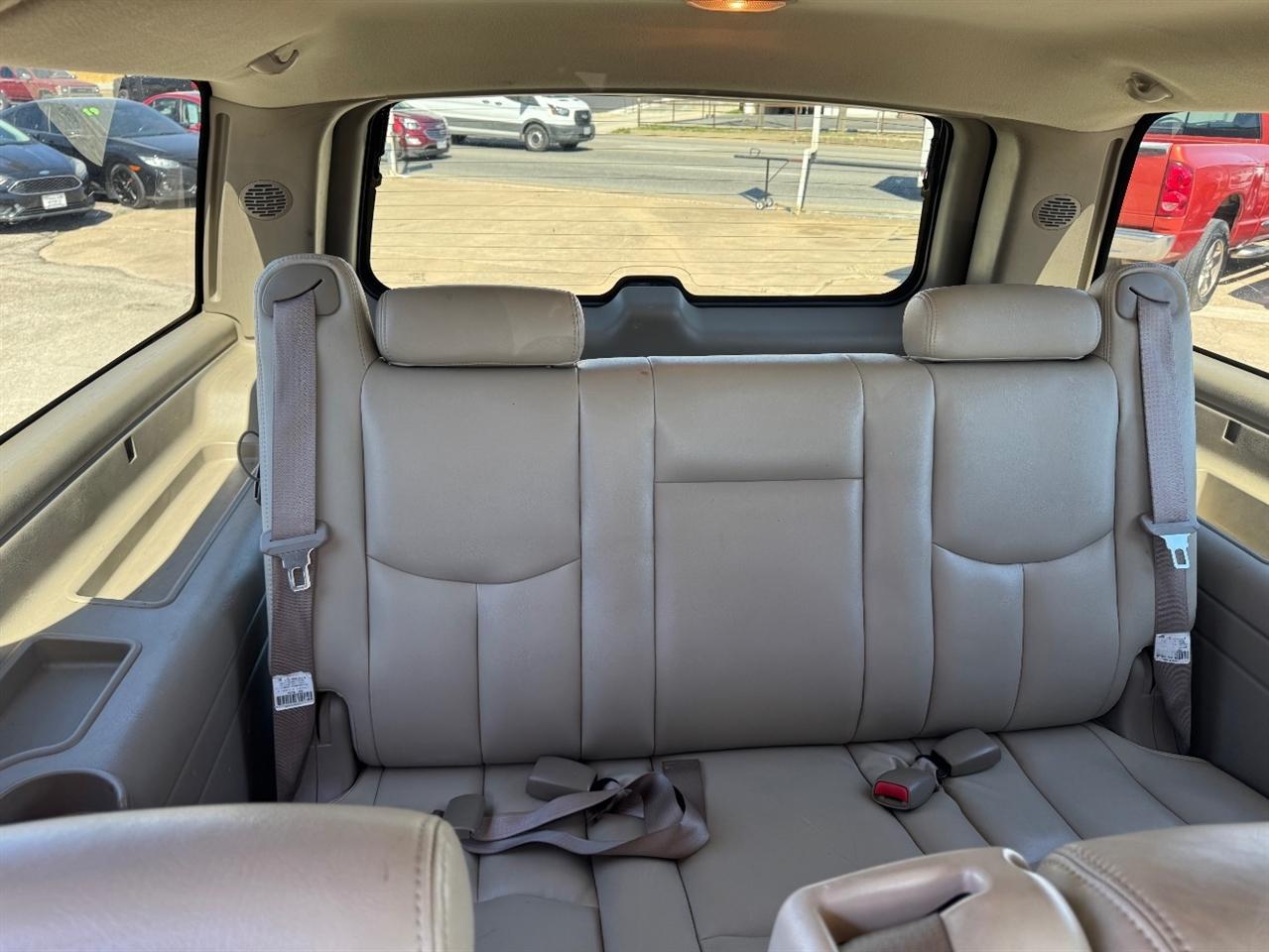 Chevrolet Suburban 1500 4WD 2003