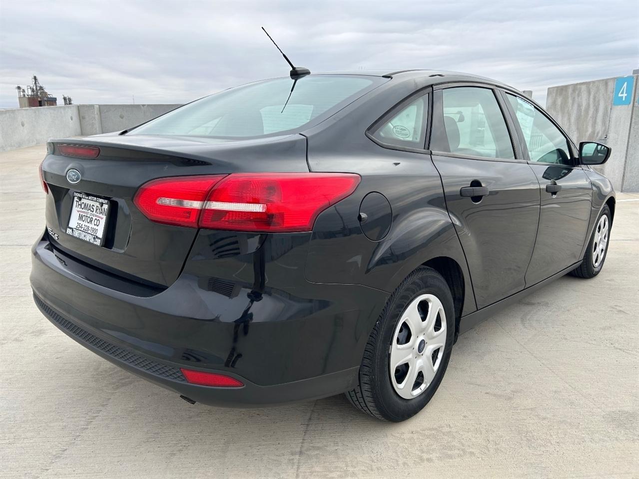 Ford Focus S Sedan 2017